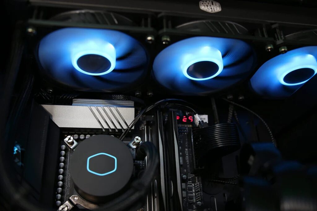 Benefits of Liquid-Cooled Radiators for Performance: